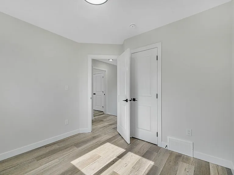 12021 95a St NW — Photo 40