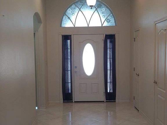 2nd image of 3528 Heritage Cir