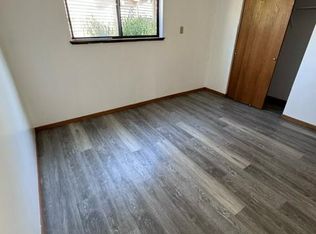 103 Crestview Dr #1, Eldridge, IA 52748
