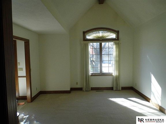 5th image of 604 Barrington Cir