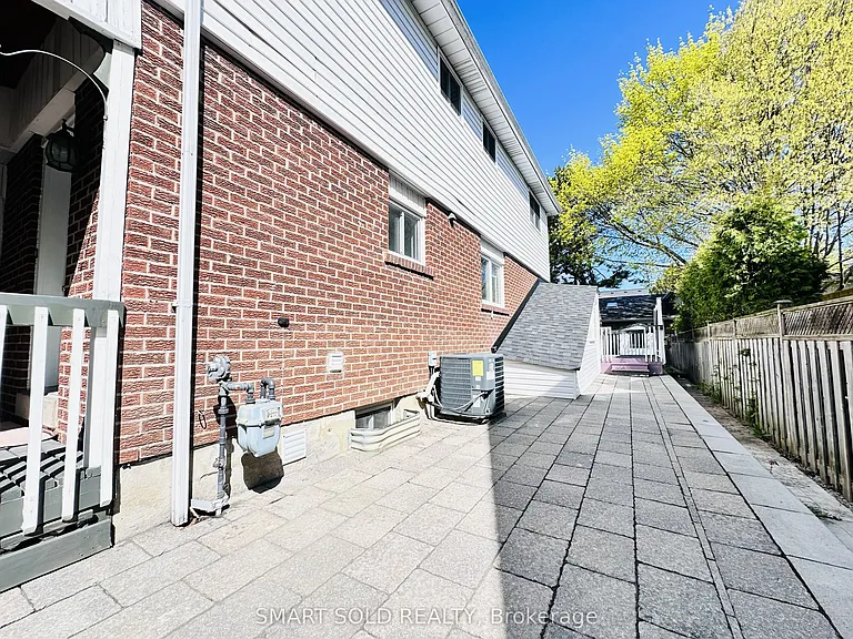 22 Hemingway Cres — Photo 16
