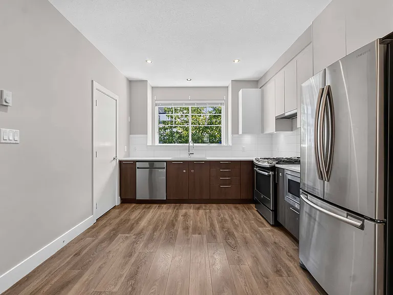 5048 Savile Row #D270 — Photo 7