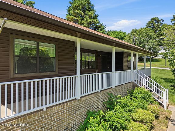 4th image of 2112 Pine Meade Rd