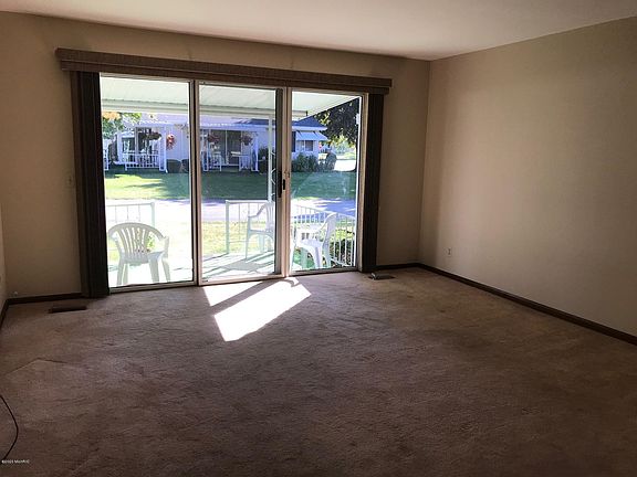 5th image of 5697 Leisure South Dr SE