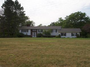 11010 Forest Oaks Dr, Chardon, OH 44024