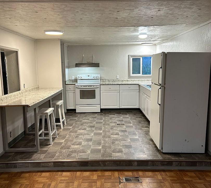 1st image of 465 Willoughby Ln