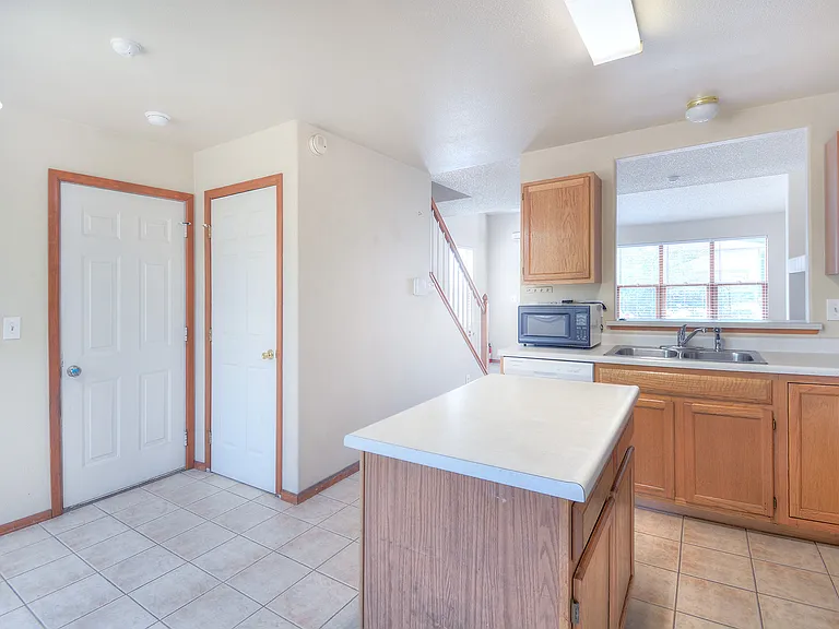 2540 Lyncrest Dr — Photo 5