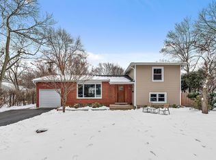 1709 Pear Tree Rd, Deerfield, IL 60015