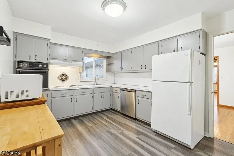 3 bed, 1100 sqft, $2,800 — Photo 3