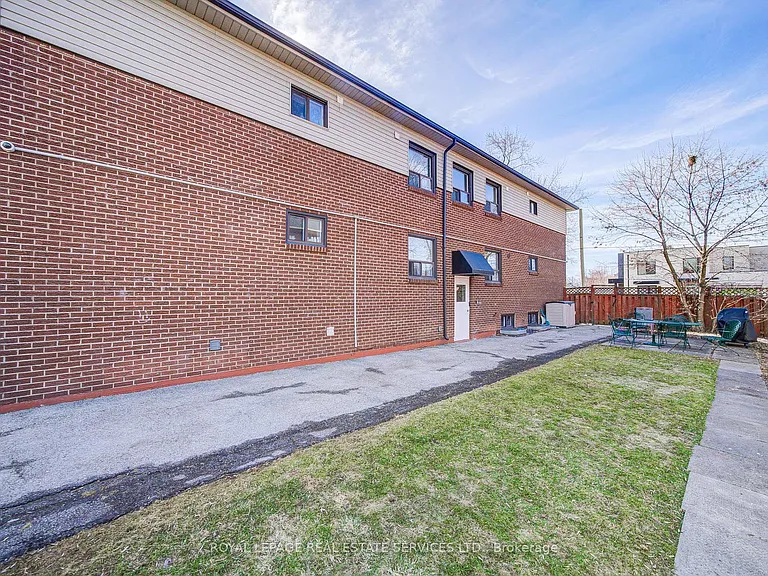 2329 Belyea St #3 — Photo 20