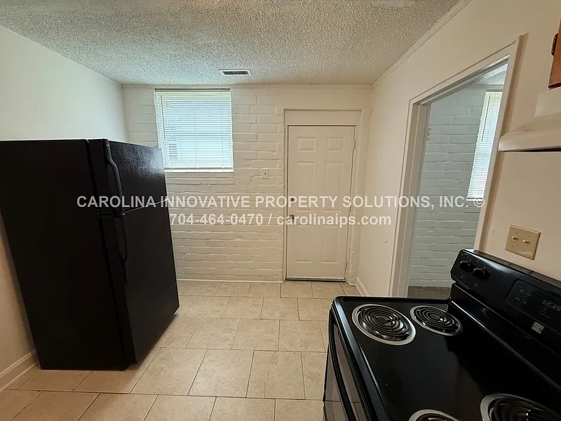 2 bed, 1.0 bath, $995 — Photo 4