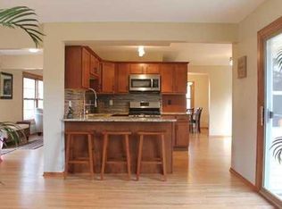 N62W24082 Hickory Dr, Sussex, WI 53089