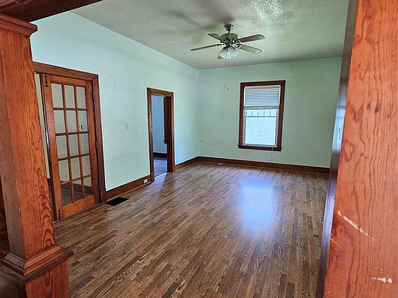 4th image of 216 W Church St