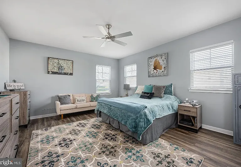 2083 Armstrong Ter — Photo 12
