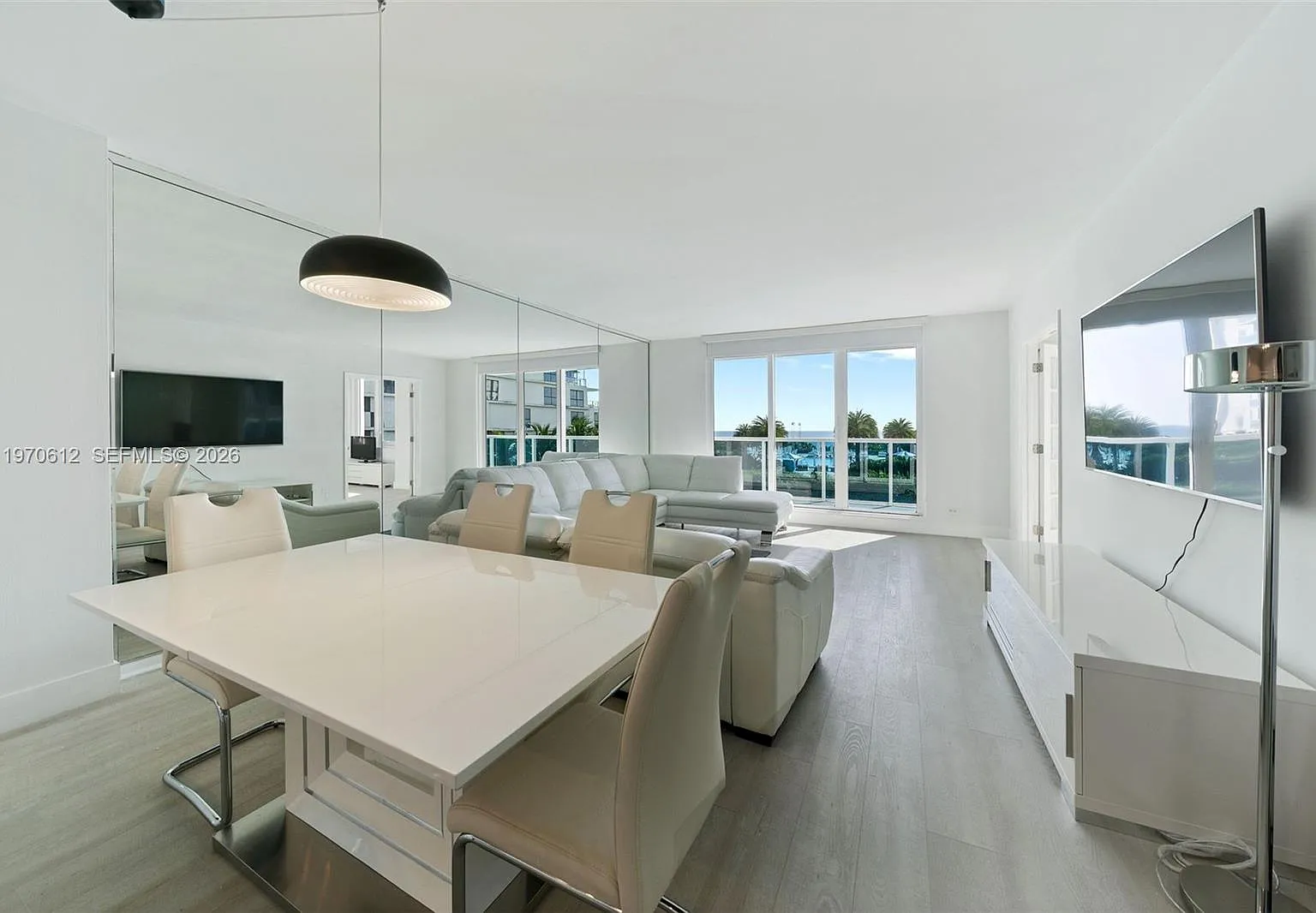 Roney Palace Condo — Photo 1