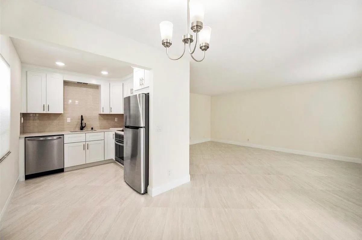 Building Photo - 401 Monaco Park #401