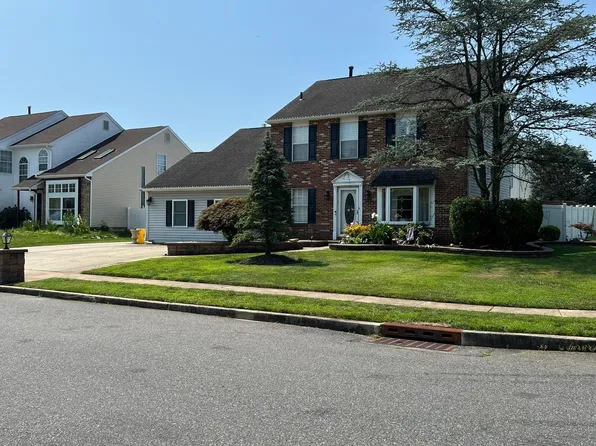 45 Long Bow Dr, Sewell, NJ 08080