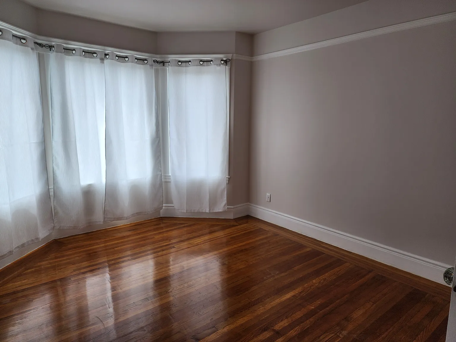 3 bed, 1550 sqft, $4,800 — Photo 3