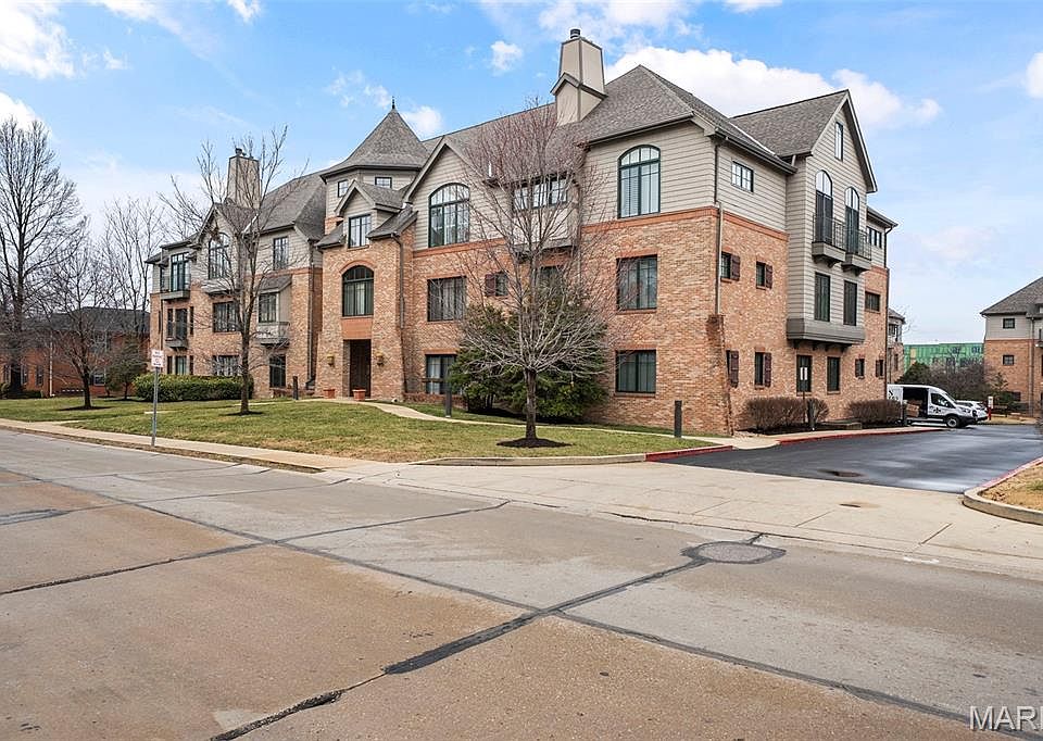 1st image of 125 E Clinton Pl APT 1C