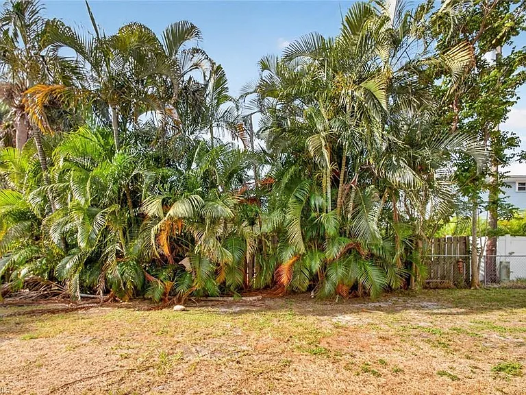 1420 Maravilla Ave — Photo 50
