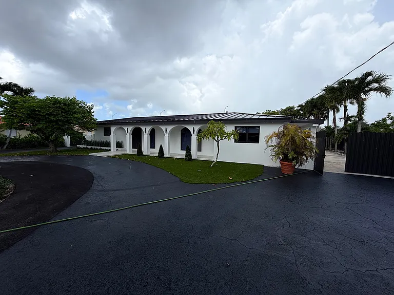 8490 Grand Canal Dr — Photo 17