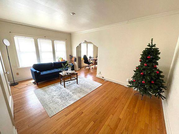 3rd image of 3825 N Oakland Ave APT 4