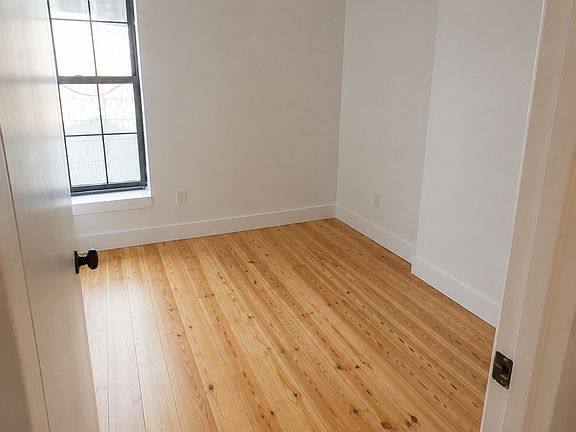 3rd image of 729 Meeker Ave APT 2R