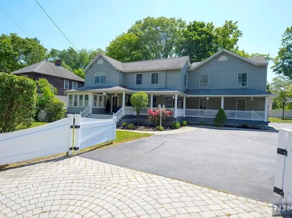 185 Myrtle Ave, Allendale, NJ 07401
