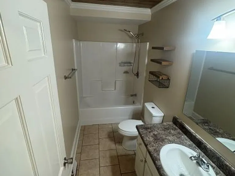 205 Ashmore St — Photo 13