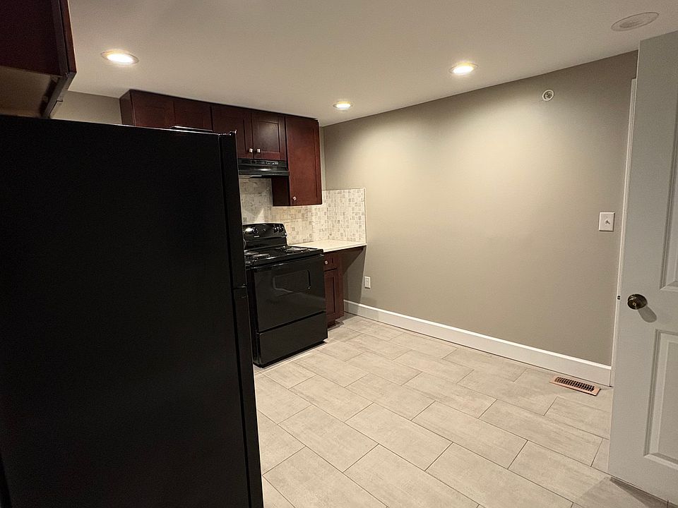 1st image of 2407 W Oxford St Floor 3
