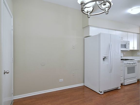 4th image of 1134 E Addison Ave