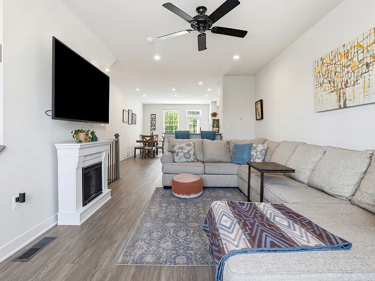 4915 Crest View Dr — Photo 23