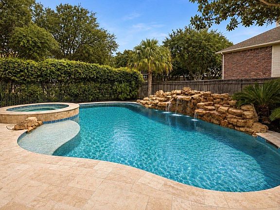 4th image of 3 Amberstone Dr