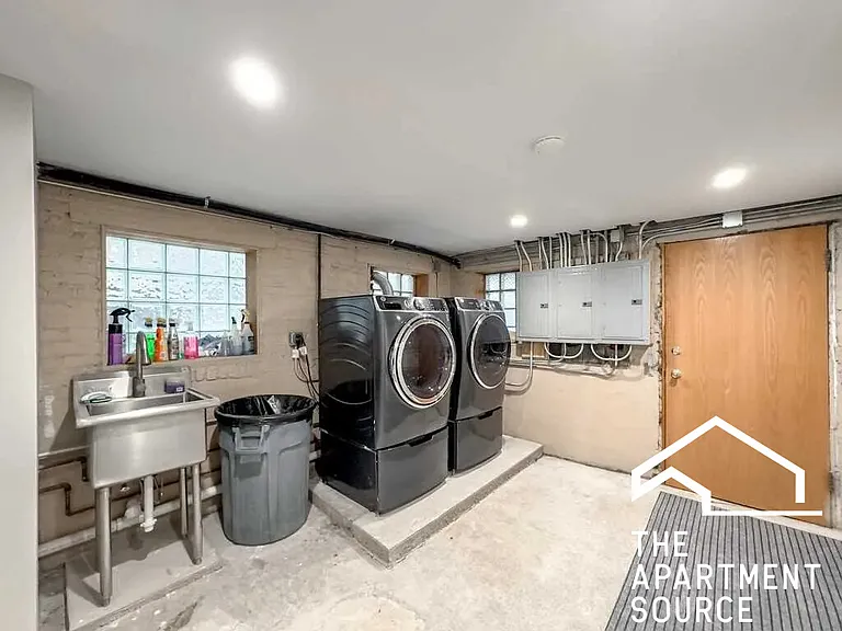 1536 N Hamlin Ave #G — Photo 18