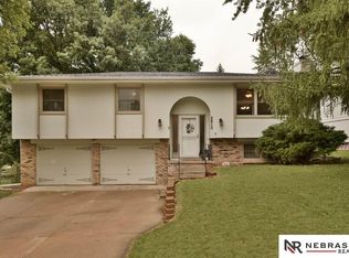 2810 Mars Cir, Bellevue, NE 68005