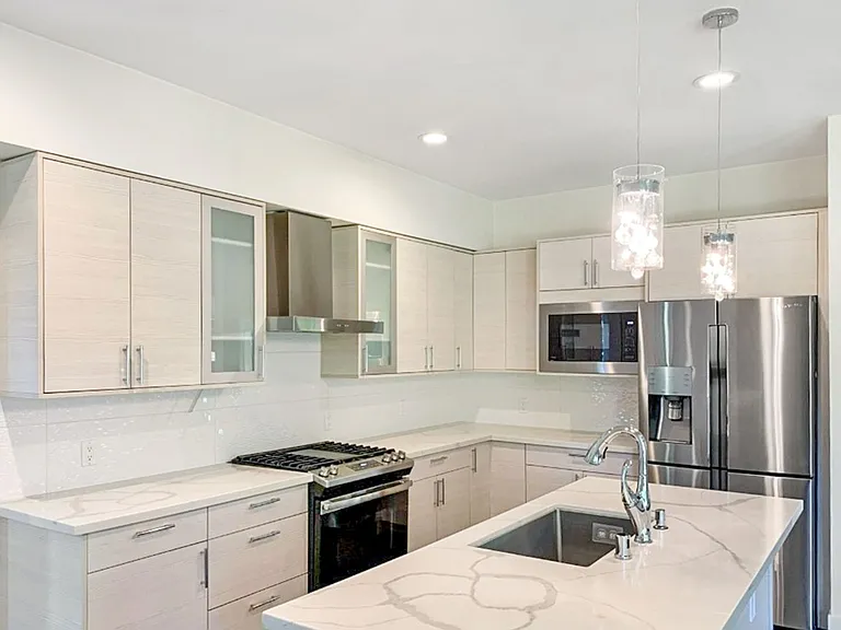 707 Newport Ct NE — Photo 9