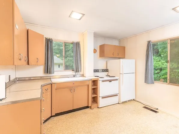 1570 Mount Major Hwy, Alton Bay, NH 03810