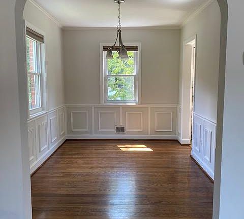 4th image of 2806 Marshall St