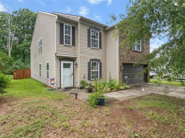 810 Bitting Hall Dr, Rural Hall, NC 27045