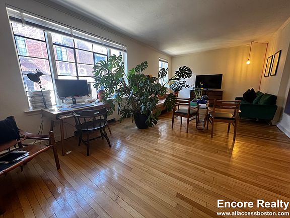 4th image of 95 Longwood Ave #4A