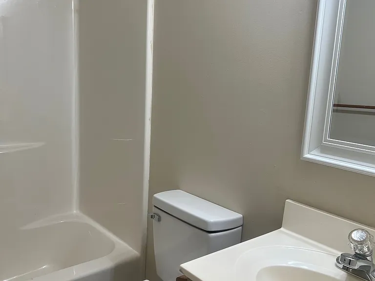 403 E Pershing Ave #C — Photo 5