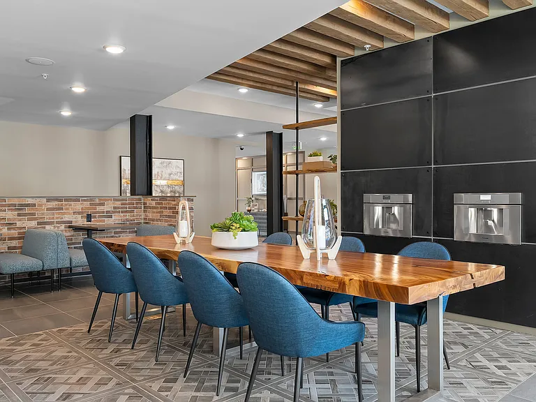 District Midtown — Photo 15