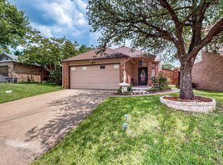208 Lydia Cir, Irving, TX 75060