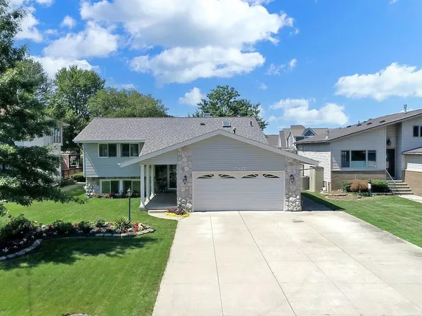 37827 Lakeville St, Harrison Township, MI 48045