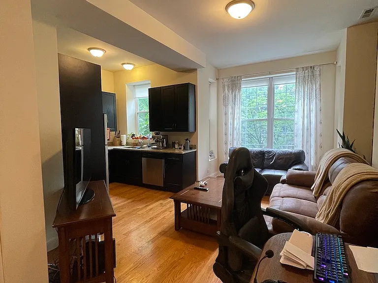 1738 W Huron St — Photo 2