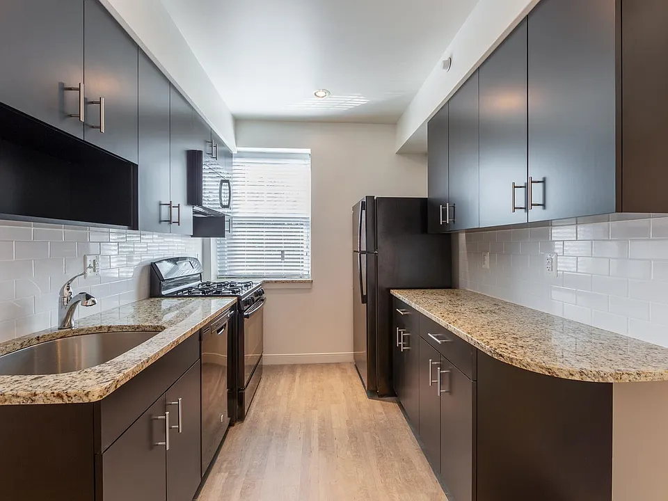 373 W Lancaster Ave #B8