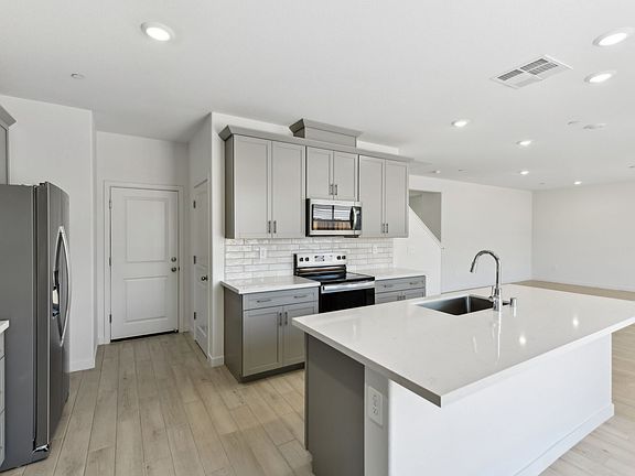 NCA_Monument_4027_Kitchen_1295_RevereLoop_3.jpg