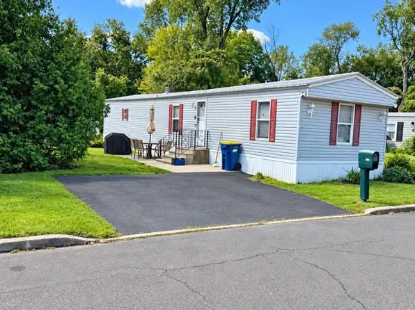 9911 Lindley Dr, Morrisville, PA 19067