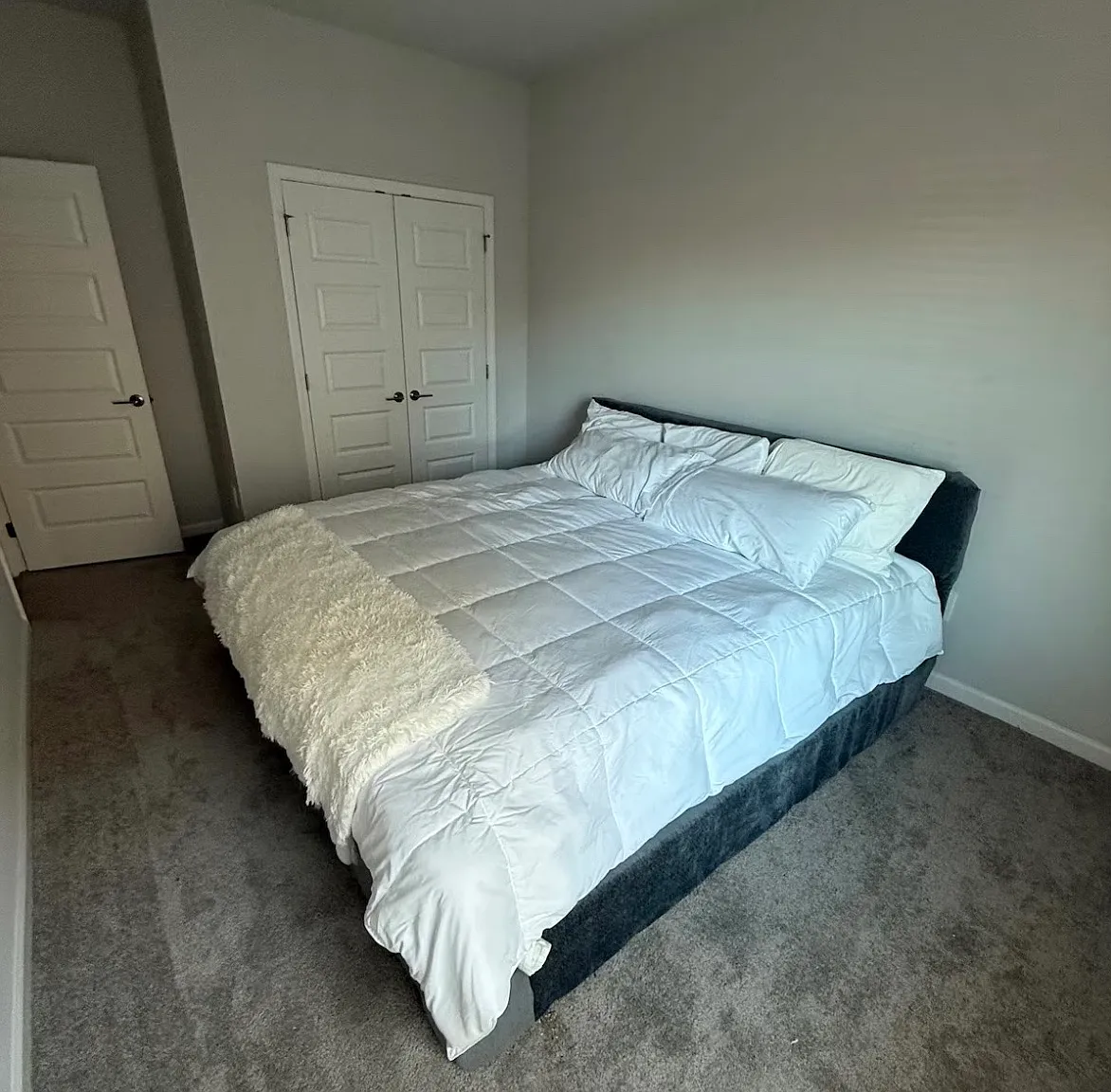 3 bed, 2100 sqft, $650 — Photo 2