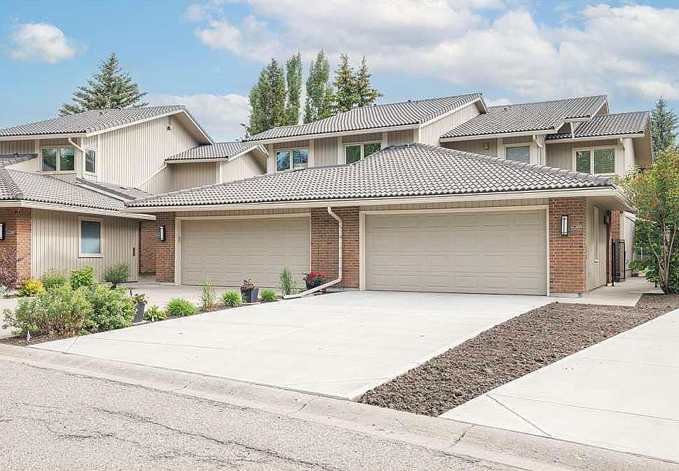 1st image of 20 E Midpark Cres SE #258